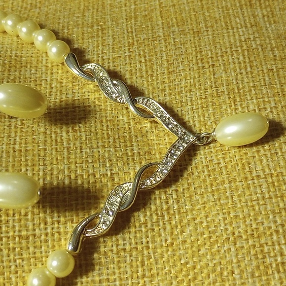 Faux Pearls Necklace/Earrings Set - Picture 10 of 10